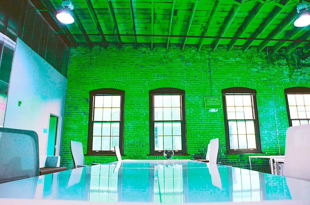 How To Choose The Perfect Size Conference Table For Your Meeting Room 2